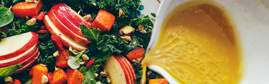 Salada de couve kale com vinagrete de laranja e mostarda